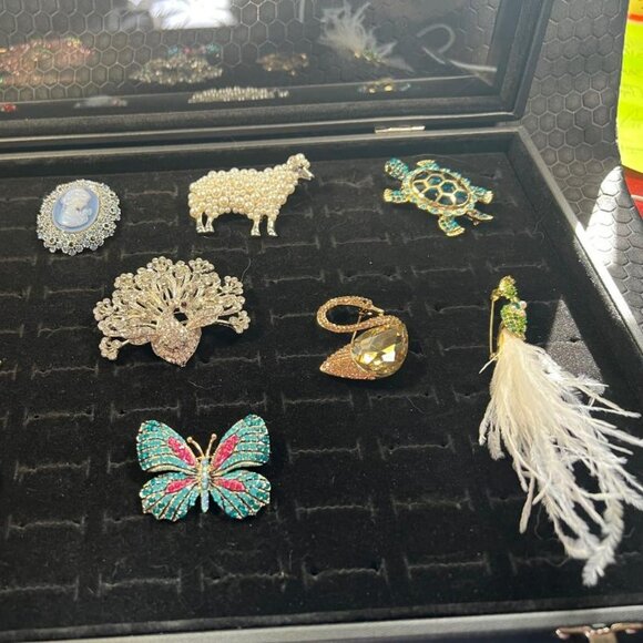 Woman's Brooches Bundle # 13- 10 Brooches total - Picture 2 of 2